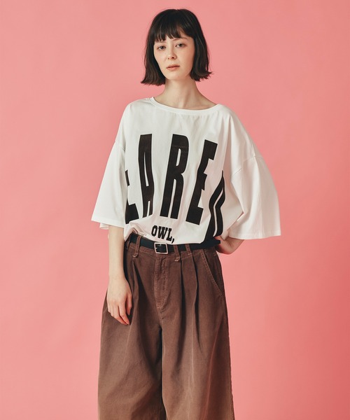 AT THE TRNK(アットザトランク)の「2way ビックフロッキーロゴ Tシャツ AT THE TRNK(Tシャツ/カットソー・レディース・ホワイト/ブラック/チャコール・フリー)」の6枚目の写真
