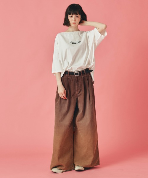 AT THE TRNK(アットザトランク)の「2way ビックフロッキーロゴ Tシャツ AT THE TRNK(Tシャツ/カットソー・レディース・ホワイト/ブラック/チャコール・フリー)」の11枚目の写真
