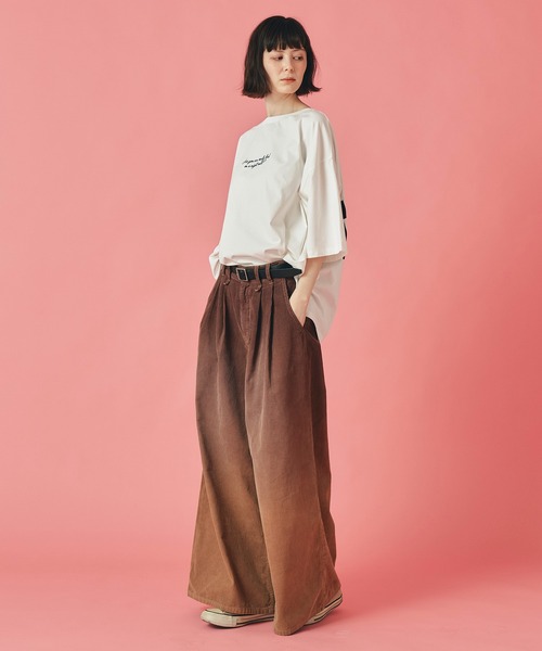 AT THE TRNK(アットザトランク)の「2way ビックフロッキーロゴ Tシャツ AT THE TRNK(Tシャツ/カットソー・レディース・ホワイト/ブラック/チャコール・フリー)」の12枚目の写真