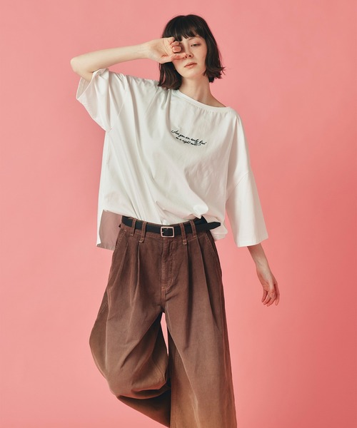 AT THE TRNK(アットザトランク)の「2way ビックフロッキーロゴ Tシャツ AT THE TRNK(Tシャツ/カットソー・レディース・ホワイト/ブラック/チャコール・フリー)」の14枚目の写真