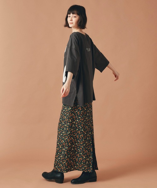 AT THE TRNK(アットザトランク)の「2way ビックフロッキーロゴ Tシャツ AT THE TRNK(Tシャツ/カットソー・レディース・ホワイト/ブラック/チャコール・フリー)」の18枚目の写真