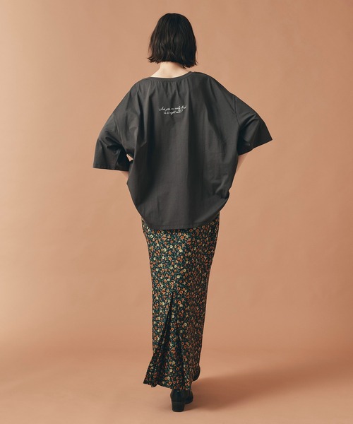 AT THE TRNK(アットザトランク)の「2way ビックフロッキーロゴ Tシャツ AT THE TRNK(Tシャツ/カットソー・レディース・ホワイト/ブラック/チャコール・フリー)」の19枚目の写真