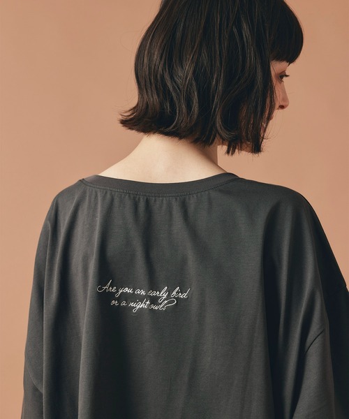AT THE TRNK(アットザトランク)の「2way ビックフロッキーロゴ Tシャツ AT THE TRNK(Tシャツ/カットソー・レディース・ホワイト/ブラック/チャコール・フリー)」の21枚目の写真