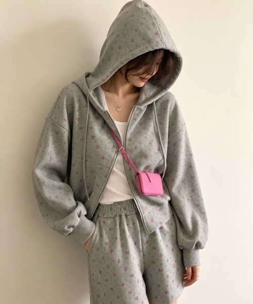 GEMEDA（ジェメダ）の「秋冬新作 小花柄セットアップ（セットアップ・レディース・グレー/ライトベージュ・M）」の4枚目の写真