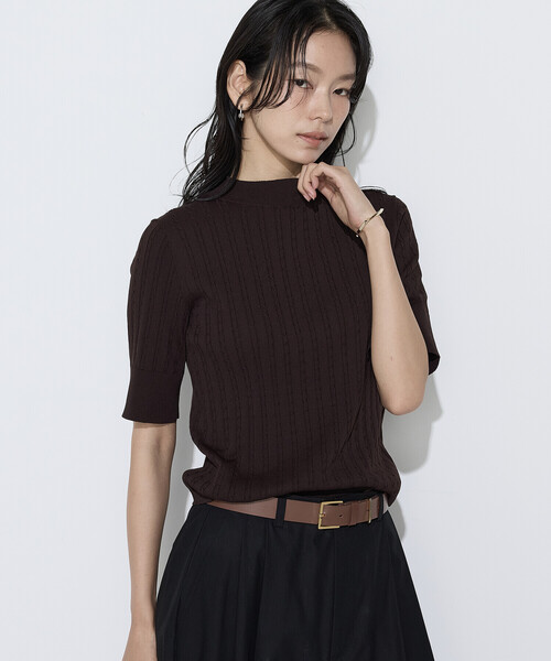 COMME CA(コムサ)の「コットンダルストレッチ ケーブル半袖プルオーバー(ニット/セーター・レディース・ブラウン/レッド/オフホワイト・9号/11号)」の2枚目の写真