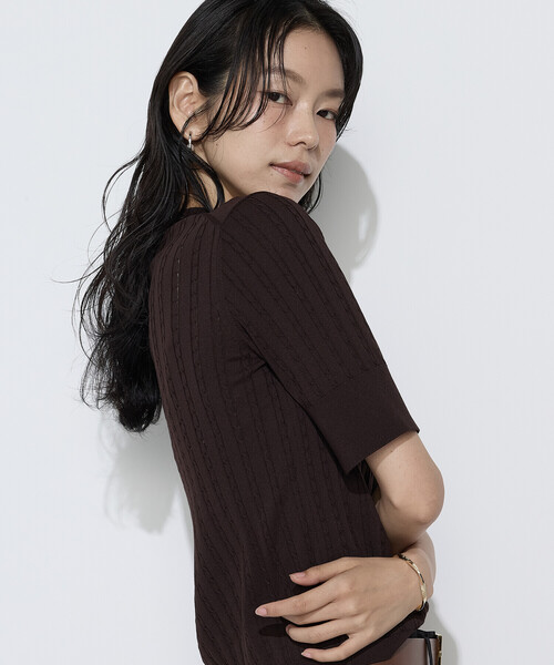 COMME CA(コムサ)の「コットンダルストレッチ ケーブル半袖プルオーバー(ニット/セーター・レディース・ブラウン/レッド/オフホワイト・9号/11号)」の18枚目の写真