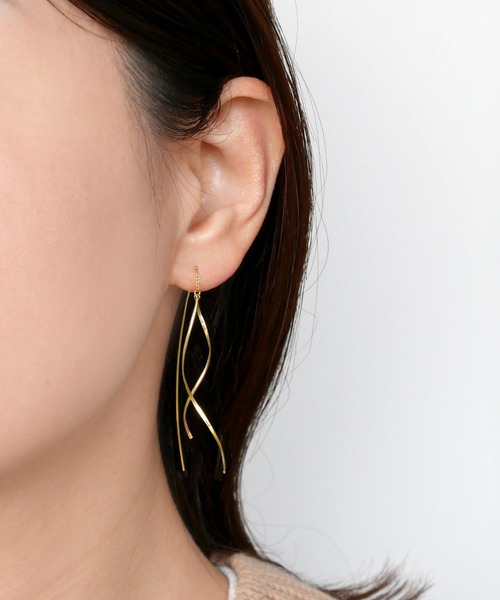 VENDOME AOYAMA（ヴァンドーム青山）の「K10YG ウェーブロングピアス