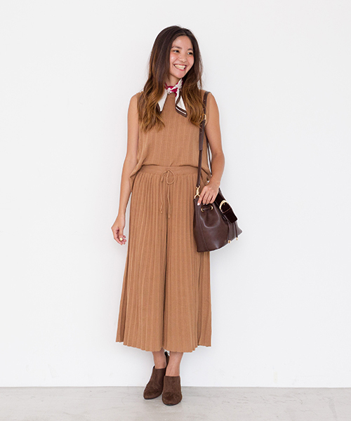 NATURAL BEAUTY BASIC（ナチュラルビューティーベーシック）の「バイカラーフラワースカーフ（ストール/ショール・レディース・ピンク/ネイビー・FREE）」の6枚目の写真