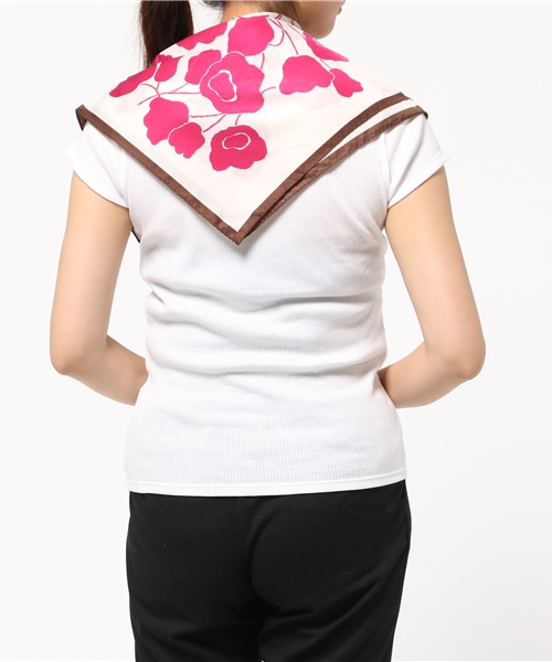 NATURAL BEAUTY BASIC（ナチュラルビューティーベーシック）の「バイカラーフラワースカーフ（ストール/ショール・レディース・ピンク/ネイビー・FREE）」の5枚目の写真