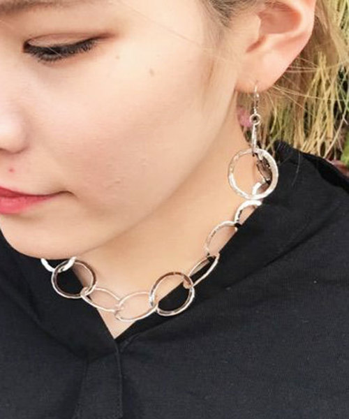 PAPILLONNER(パピヨネ)の「リングリングネックレス(ネックレス・レディース・ゴールド/ダークグレー・FREE)」の2枚目の写真