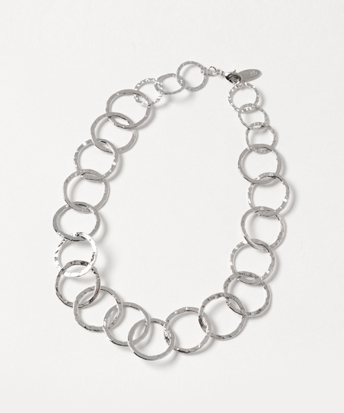 PAPILLONNER(パピヨネ)の「リングリングネックレス(ネックレス・レディース・ゴールド/ダークグレー・FREE)」の3枚目の写真