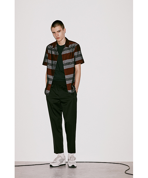 ALLSAINTS(オールセインツ)の「GABON SS SHIRT(シャツ/ブラウス・メンズ・ブラック/レッド・MEDIUM/SMALL/X-SMALL/LARGE)」の17枚目の写真