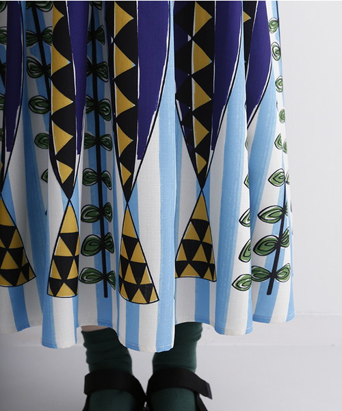 MERLOT（メルロー）の「おさかなフェスティバル柄スカート7535