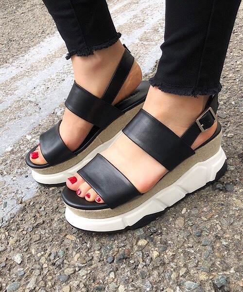 PAGEBOY（ページボーイ）の「ダブルベルトスポサン（サンダル・レディース・ブラック/オフホワイト・LARGE/MEDIUM）」の2枚目の写真