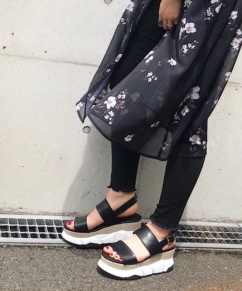 PAGEBOY（ページボーイ）の「ダブルベルトスポサン（サンダル・レディース・ブラック/オフホワイト・LARGE/MEDIUM）」の6枚目の写真