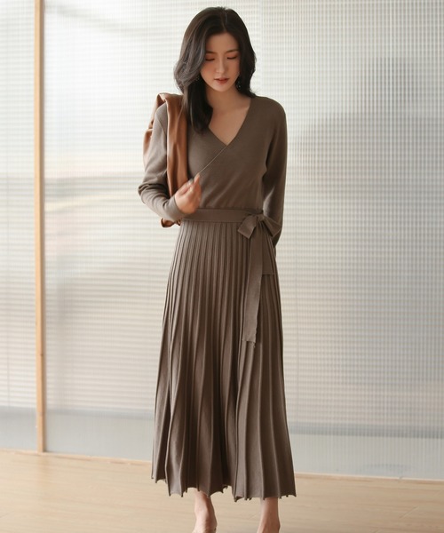 MaxMara　WEEKEND ロングニットワンピース　パフスリーブ　プリーツ MaxMara WEEKEND ロングニットワンピース パフスリーブ プリーツ