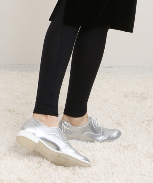 BEAUTY&YOUTH UNITED ARROWS（ビューティーアンドユースユナイテッドアローズ）の「BYMC メダリオンレースアップシューズ / カラー（bl）▽（その他シューズ・レディース・ホワイト/シルバー・38/37h/36h/36/37）」の2枚目の写真