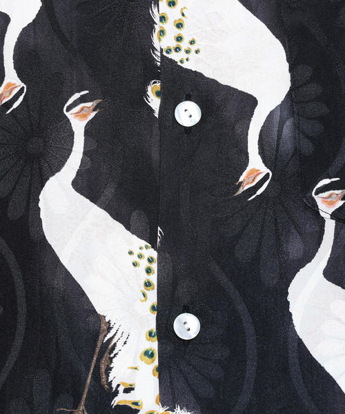 H　BEAUTY&YOUTH UNITED ARROWS（エイチビューティーアンドユースユナイテッドアローズ）の「＜NIPOALOHA＞SILK PEACOCK BLACK SHIRT/シャツ（シャツ/ブラウス・メンズ・ブラック・LARGE/MEDIUM/X-LARGE）」の2枚目の写真