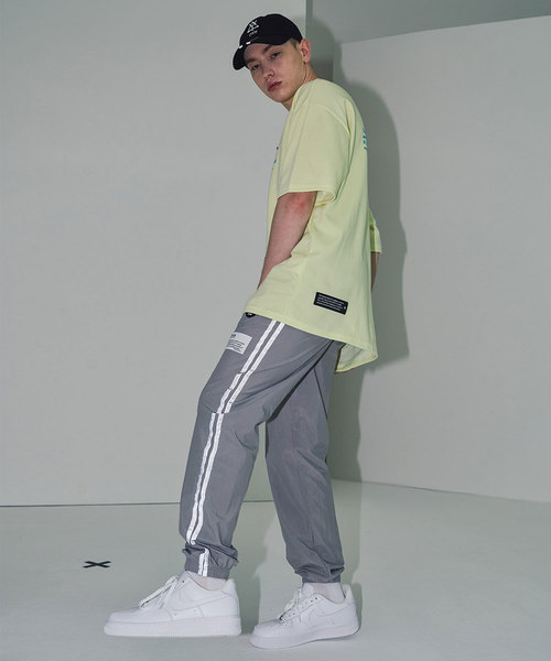 OY(オーワイ)の「リフレクラインジョガーパンツ(その他パンツ・メンズ・ブラック/グレー・FREE)」の3枚目の写真