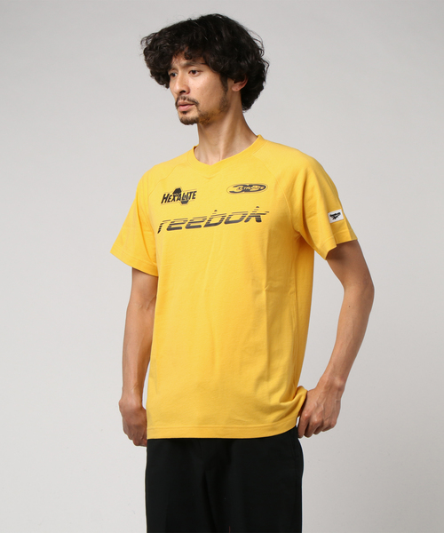 Reebok(リーボック)の「クラシックス アドバンス Tシャツ / Classics Advance Tee(Tシャツ/カットソー・メンズ・ブラック/イエロー・LARGE/XX-LARGE/X-LARGE/X-SMALL/XXX-LARGE/SMALL/MEDIUM)」の1枚目の写真