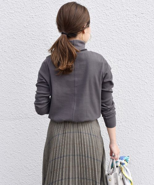 SHIPS（シップス）の「ラウンドヘムハイネックカットソー◇（Tシャツ/カットソー・レディース・ライトグレー/ダークグレー/ベージュ/ライトブルー・ONE SIZE）」の18枚目の写真