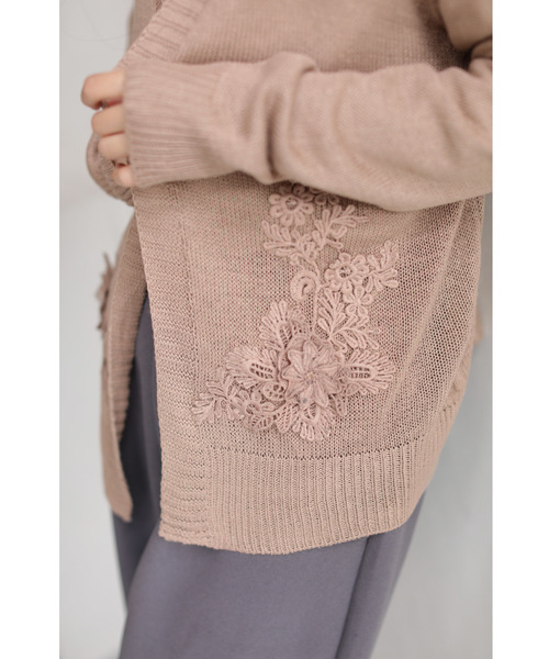 ニット　カーディガン/ベージュ　花びら FREAK'S STORE（フリークスストア） カーディガン 配色 コード刺繍 花