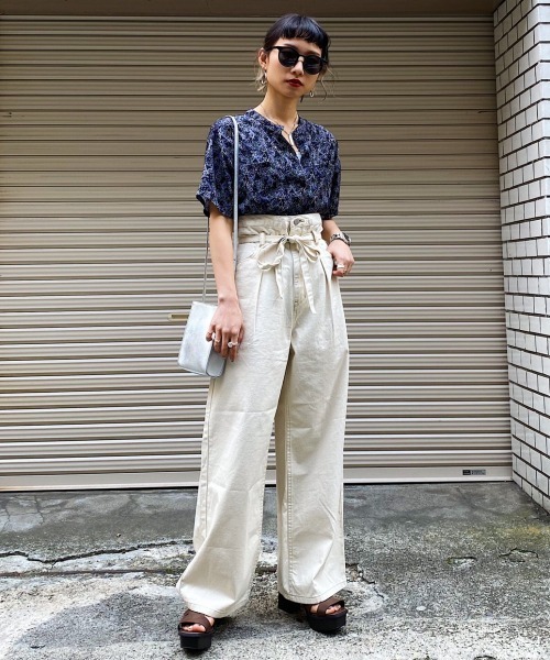 PAGEBOY(ページボーイ)の「ハイウエストベルト付ワイドデニム(デニムパンツ・レディース・ライトブルー/オフホワイト/インディゴブルー・FREE)」の5枚目の写真