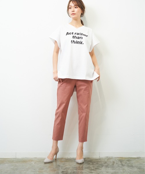 HERENCIA（ヘレンチア）の「’’Act rather than think ’’プリント イレギュラーヘム Vネック TEE（Tシャツ/カットソー・レディース・ブラック/ベージュ/オフホワイト/スモークピンク・MEDIUM）」の6枚目の写真