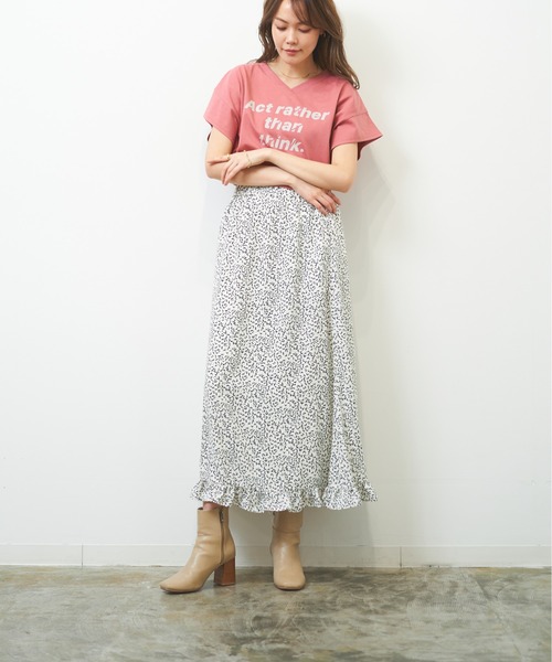 HERENCIA（ヘレンチア）の「’’Act rather than think ’’プリント イレギュラーヘム Vネック TEE（Tシャツ/カットソー・レディース・ブラック/ベージュ/オフホワイト/スモークピンク・MEDIUM）」の22枚目の写真