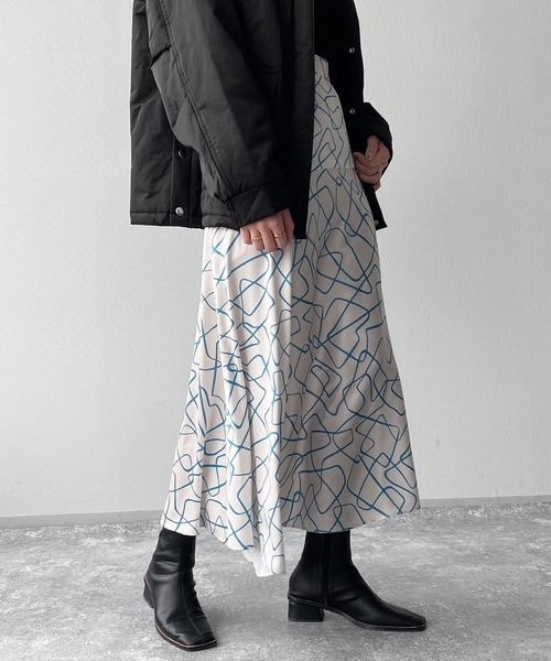 PAGEBOY(ページボーイ)の「ラインアートマーメイドスカート(スカート・レディース・ブラック/グレイッシュベージュ・FREE)」の1枚目の写真