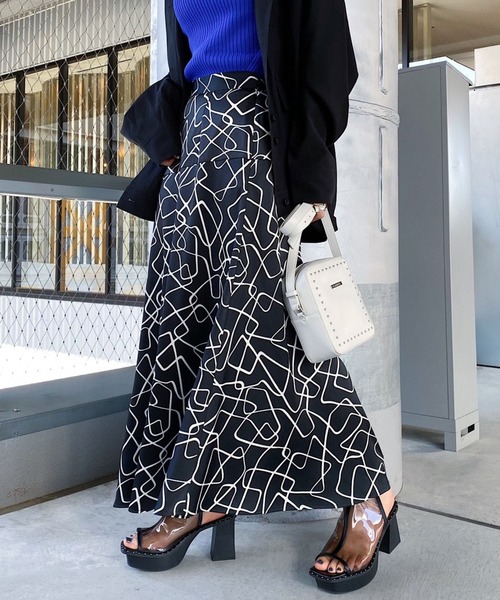 PAGEBOY(ページボーイ)の「ラインアートマーメイドスカート(スカート・レディース・ブラック/グレイッシュベージュ・FREE)」の2枚目の写真