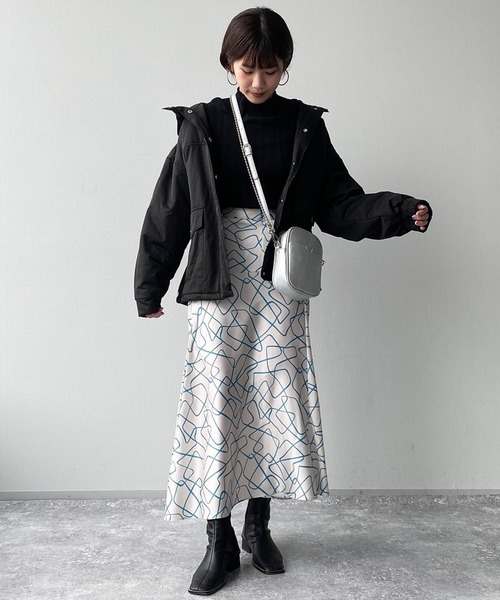 PAGEBOY(ページボーイ)の「ラインアートマーメイドスカート(スカート・レディース・ブラック/グレイッシュベージュ・FREE)」の11枚目の写真