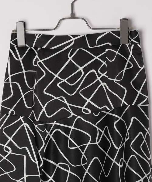 PAGEBOY(ページボーイ)の「ラインアートマーメイドスカート(スカート・レディース・ブラック/グレイッシュベージュ・FREE)」の10枚目の写真