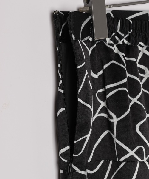 PAGEBOY(ページボーイ)の「ラインアートマーメイドスカート(スカート・レディース・ブラック/グレイッシュベージュ・FREE)」の8枚目の写真