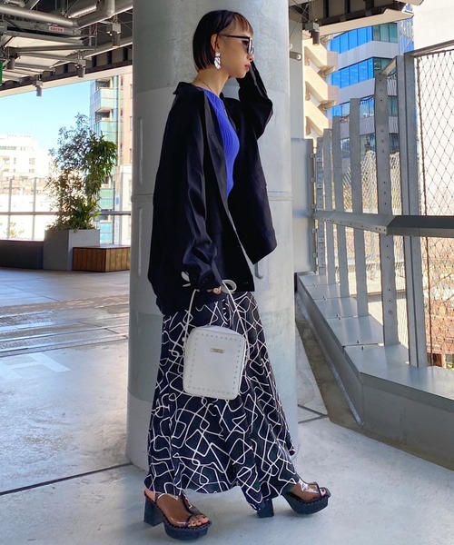 PAGEBOY(ページボーイ)の「ラインアートマーメイドスカート(スカート・レディース・ブラック/グレイッシュベージュ・FREE)」の5枚目の写真