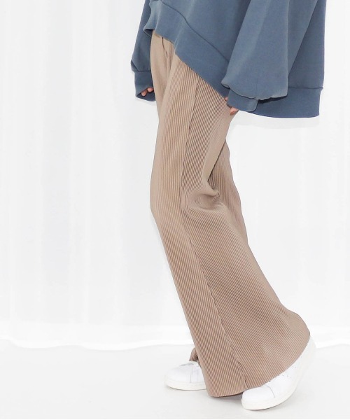 Per sist ence(パーシエンス)の「Per sist ence/パーシエンス セミフレアプリーツパンツ(その他パンツ・レディース・グレー/パープル/ブラック/ベージュ系その他/ベージュ・FREE)」の4枚目の写真