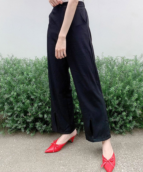 Voyage titty&Co.PETIT(ボヤージュティティアンドコープチ)の「【Voyage titty&Co.】ヘムスリットPT(その他パンツ・レディース・ベージュ/ブラック・SMALL/MEDIUM)」の1枚目の写真