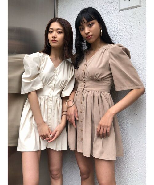 EMODA（エモダ）の「タックスリーブミニワンピース（ワンピース・レディース・ブラック/ベージュ/アイボリー・FREE）」の4枚目の写真