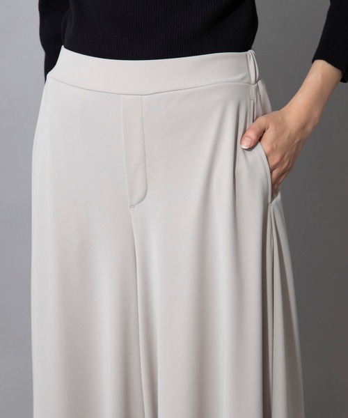 Munich（ミューニック）の「ハイツイストダブルニット　ドレープフレアパンツ（その他パンツ・レディース・ブラック/グレイッシュベージュ/カーキ・XS/S/M）」の6枚目の写真