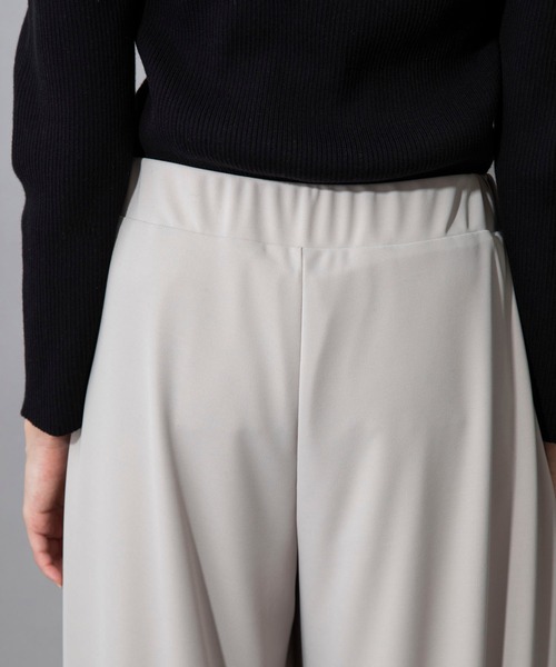 Munich（ミューニック）の「ハイツイストダブルニット　ドレープフレアパンツ（その他パンツ・レディース・ブラック/グレイッシュベージュ/カーキ・XS/S/M）」の10枚目の写真