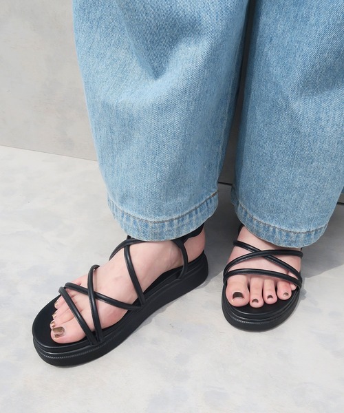 mio notis（ミオノティス）の「ナローベルトスポーツサンダル（サンダル・レディース・アイボリー/ブラック/シルバー・36/37/38/39）」の2枚目の写真