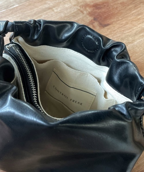 LIPSTAR(リップスター)の「≪CONTROL FREAK/コントロールフリーク≫レイヤードショルダーバッグ(ショルダーバッグ・レディース・オフホワイト/ブラック/グリーン・FREE)」の13枚目の写真