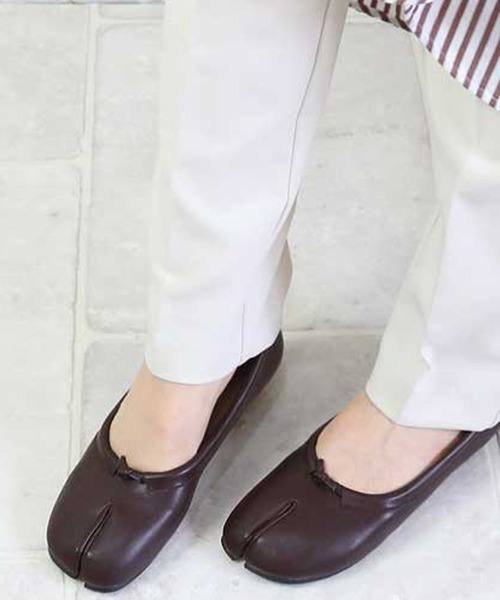 BETTY CLUB（ベティクラブ）の「フラット足袋パンプス（パンプス・レディース・ブラック/ベージュ/ブラウン・S/M/L）」の5枚目の写真