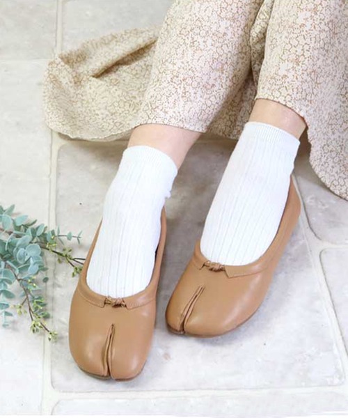 BETTY CLUB（ベティクラブ）の「フラット足袋パンプス（パンプス・レディース・ブラック/ベージュ/ブラウン・S/M/L）」の7枚目の写真