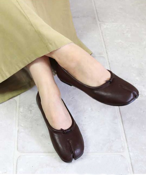 BETTY CLUB（ベティクラブ）の「フラット足袋パンプス（パンプス・レディース・ブラック/ベージュ/ブラウン・S/M/L）」の6枚目の写真