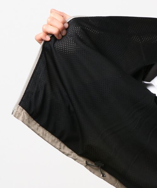 UCLA（ユーシーエルエー）の「UCLAナイロン切り替えスタンドブルゾン（ブルゾン・メンズ・ブラック/ベージュ/グリーン・MEDIUM/LARGE）」の4枚目の写真