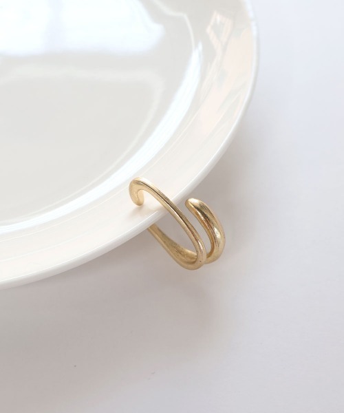 CEMONEMO（セモネモ）の「マットメタル ダブルライン イヤーカフ（イヤーカフ・レディース・シルバー/ゴールド/ゴールド系その他/シルバー系その他・FREE）」の15枚目の写真
