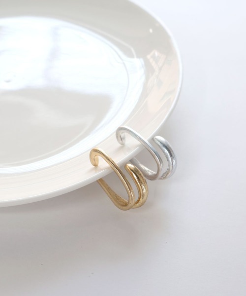 CEMONEMO（セモネモ）の「マットメタル ダブルライン イヤーカフ（イヤーカフ・レディース・シルバー/ゴールド/ゴールド系その他/シルバー系その他・FREE）」の17枚目の写真