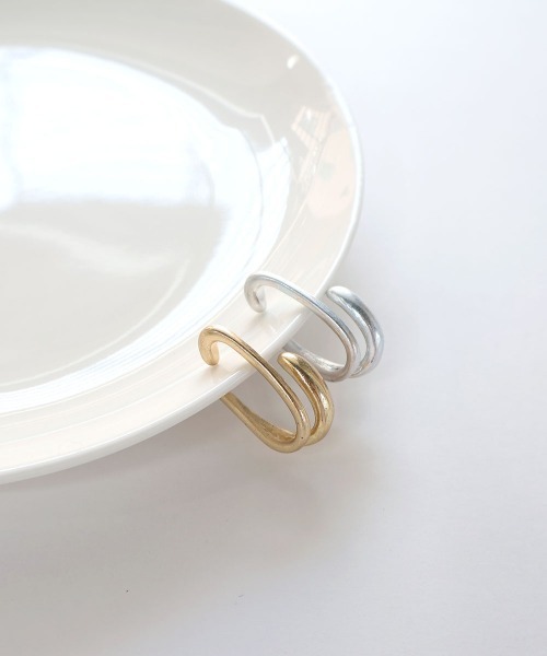 CEMONEMO（セモネモ）の「マットメタル ダブルライン イヤーカフ（イヤーカフ・レディース・シルバー/ゴールド/ゴールド系その他/シルバー系その他・FREE）」の18枚目の写真