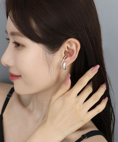 CEMONEMO（セモネモ）の「マットメタル ダブルライン イヤーカフ（イヤーカフ・レディース・シルバー/ゴールド/ゴールド系その他/シルバー系その他・FREE）」の20枚目の写真